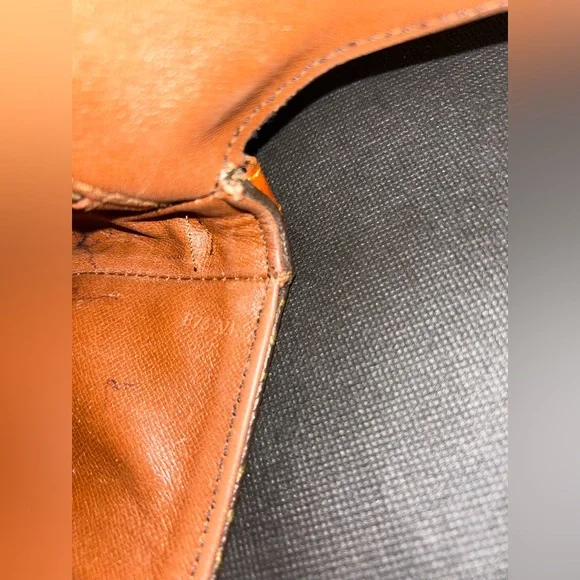 Louis Vuitton Crossbody bag. Looking for a new home. - Picture 8 of 11